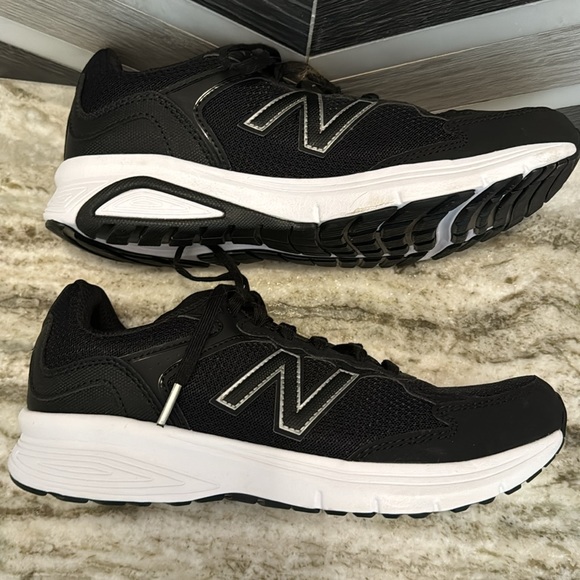 New Balance 460v3 running sneaker; black; excellent condition - Picture 4 of 5
